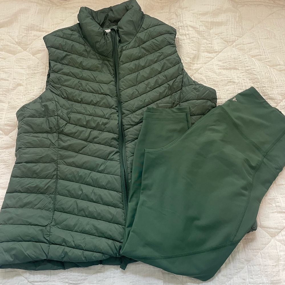 Old Navy Active Athleisure Set. Puffer vest and high-rise powersoft leggings. XL